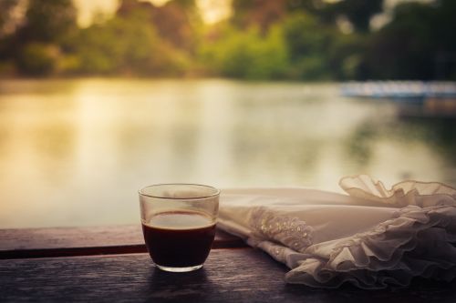 kaffee mit sonnenschirm bild